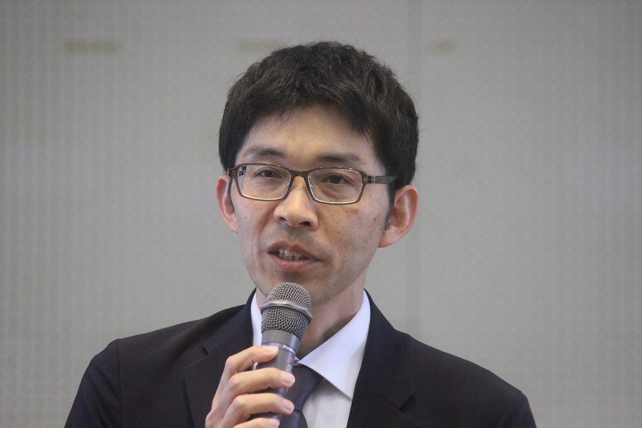 圏央道建設促進協議会総会で祝辞を述べる堤事務所長
