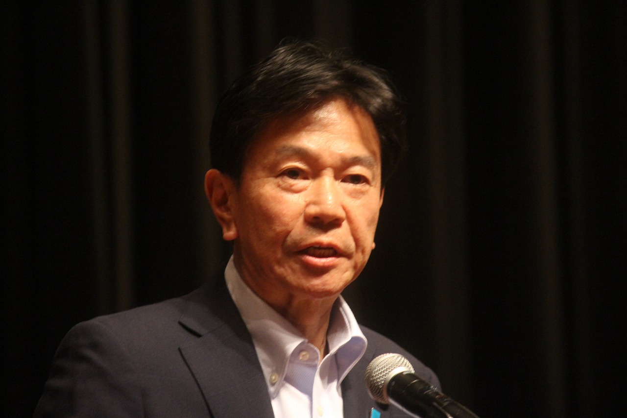 来賓あいさつした小池議員
