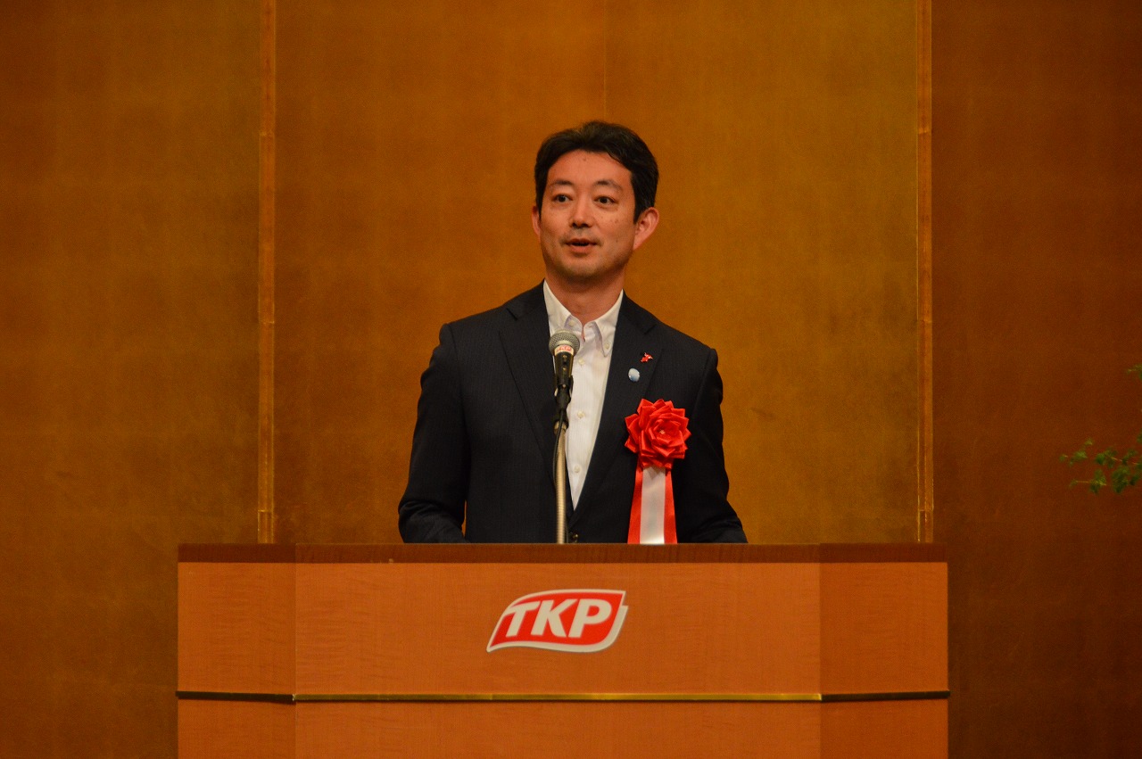 来賓あいさつを述べる熊谷知事