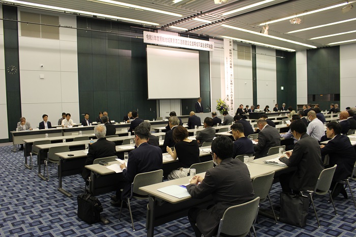 全議案を可決した