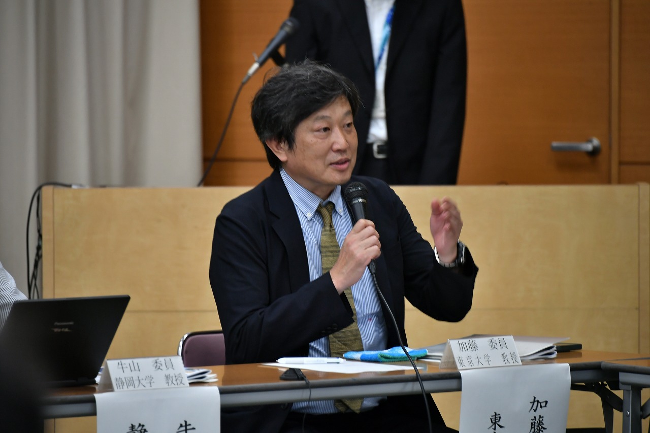 座長に選任された加藤教授